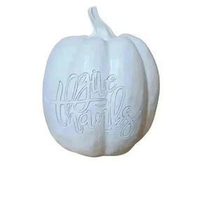 White pumpkin "give thanks" table decor